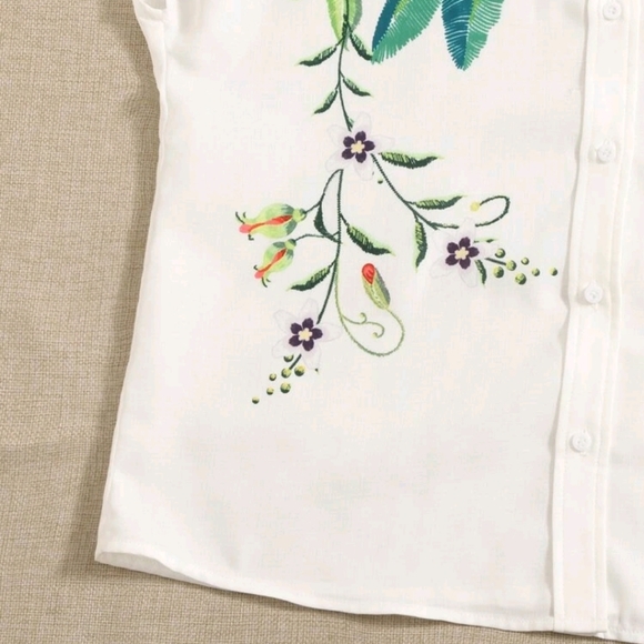 Floral Print White Blouse - Picture 4 of 6